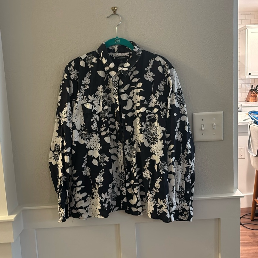 Lands End Navy and White Print Shirt Size Large (14-16)